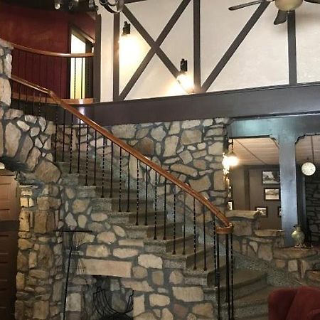 Ye Olde English Inn Hollister エクステリア 写真