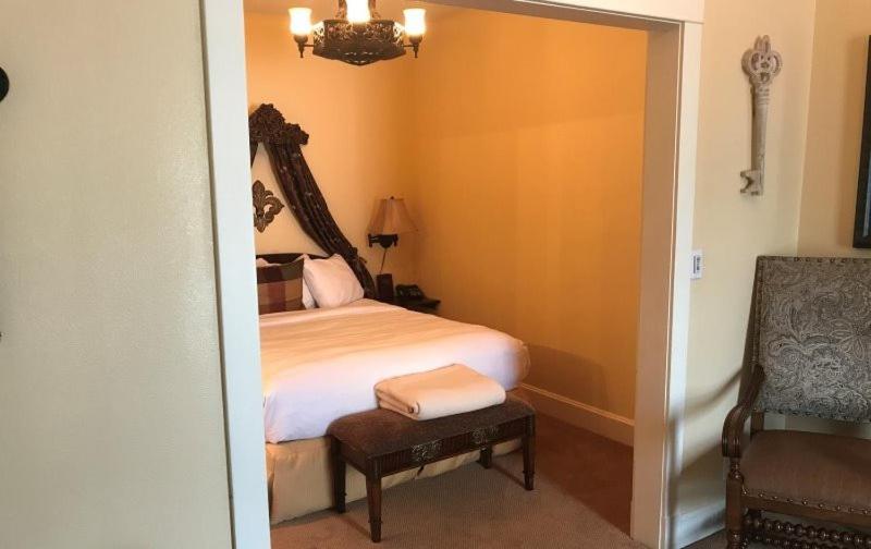 Ye Olde English Inn Hollister エクステリア 写真